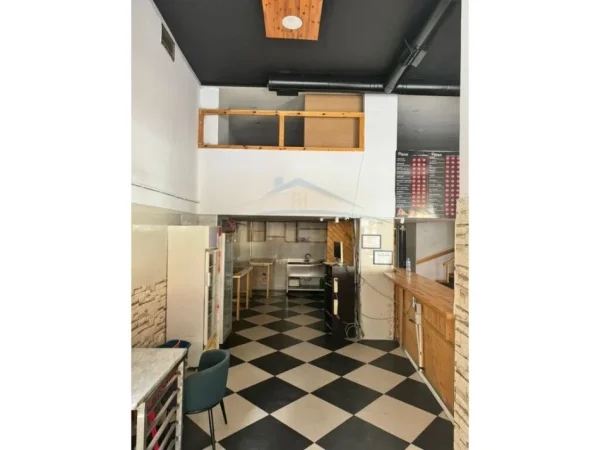 Tirane, jepet me qera bar-resorant Kati 0, 69 m² 500 € (UNAZA E RE)