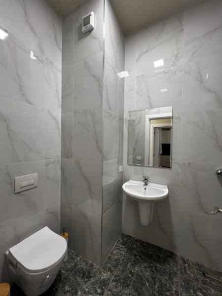 Tirane, jepet me qera apartament 1+1+Aneks+Ballkon Kati 6, 65 m² 900 € (ISH PARKU)