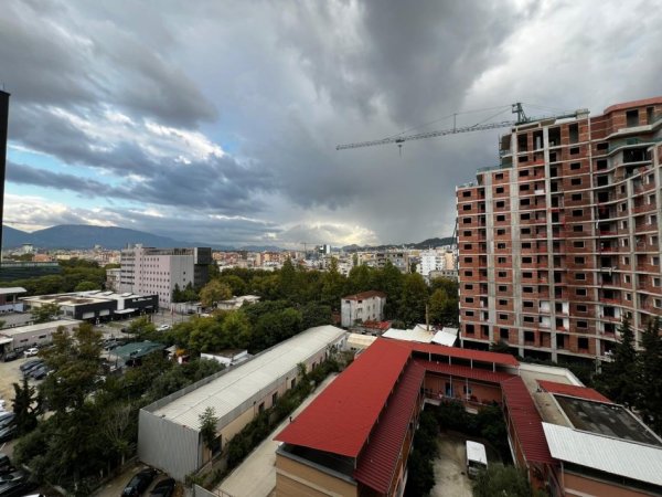 Tirane, jepet me qera apartament 1+1+Aneks+Ballkon Kati 6, 65 m² 900 € (ISH PARKU)