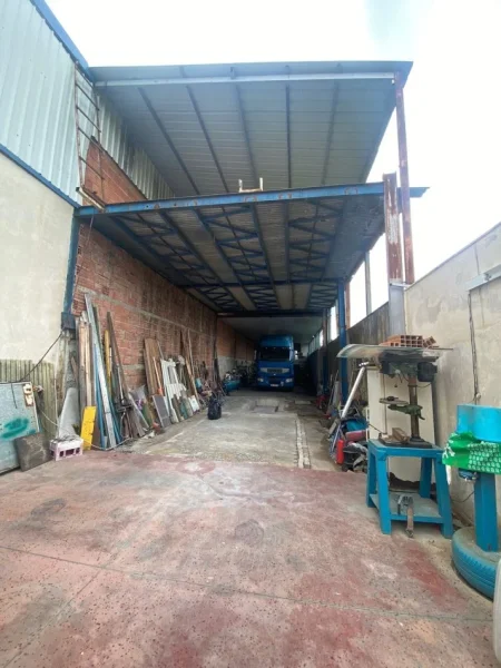 Tirane, jepet me qera magazine Kati 3, 1.100 m² 3.000 € (Autostrada Tiranë - Durrës Tiranë,Shqipëria)