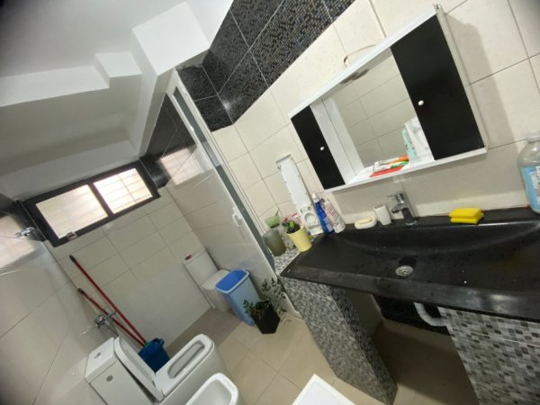 Tirane, jepet me qera 1+1 Kati 2, 75 m² 500 € 