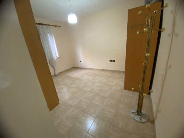 Tirane, jepet me qera 1+1 Kati 2, 75 m² 500 € 