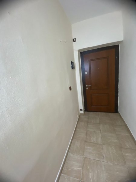 Tirane, jepet me qera 1+1 Kati 2, 75 m² 500 € 