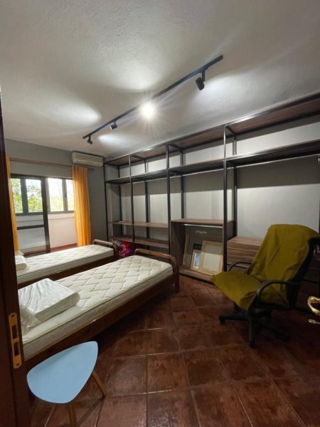 Tirane, jepet me qera apartament 3+1 Kati 3, 700 € (Stacjoni trenit)