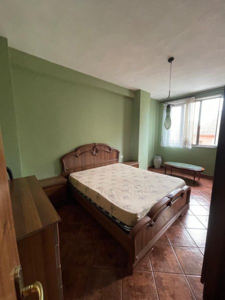 Tirane, jepet me qera apartament 3+1 Kati 3, 700 € (Stacjoni trenit)