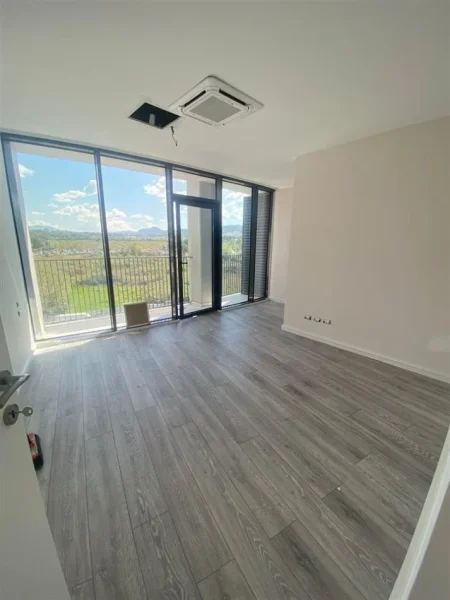 Tirane, jepet me qera zyre Kati 3, 119 m² 1.100 € (Lake View)