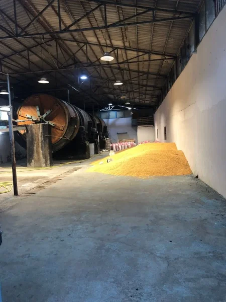 Tirane, jepet me qera magazine Kati 0, 600 m² 1.000 € 