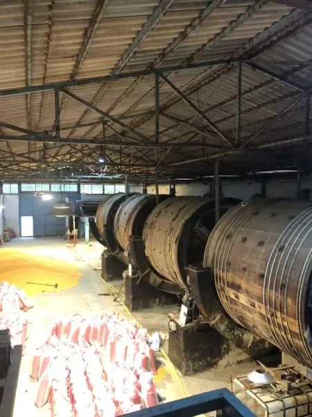 Tirane, jepet me qera magazine Kati 0, 600 m² 1.000 € 