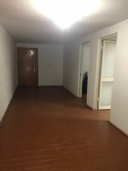 Tirane, jepet me qera magazine Kati 0, 600 m² 1.000 € 