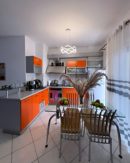 Tirane, shitet apartament 2+1+Aneks+Ballkon , 110 m² 220.000 € (Perballe me shkollen Petro Ninin)