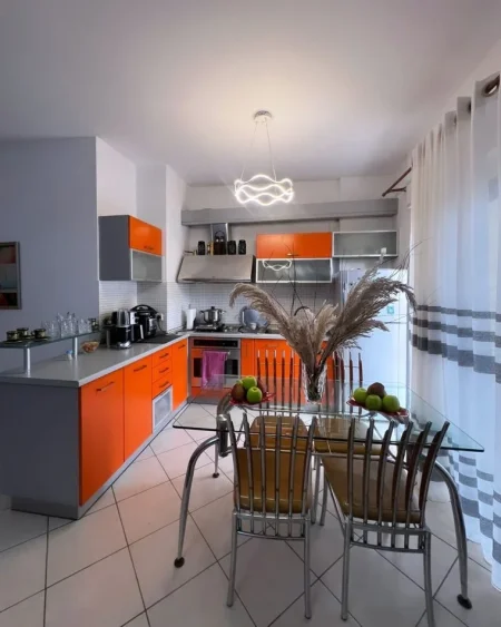 Tirane, shitet apartament 2+1+Aneks+Ballkon , 110 m² 220.000 € (Perballe me shkollen Petro Ninin)