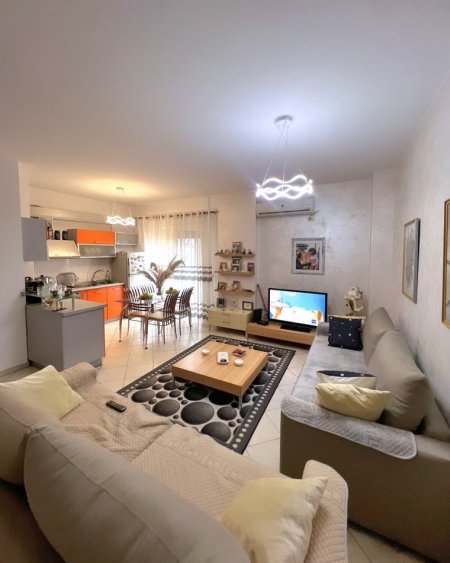 Tirane, shitet apartament 2+1+Aneks+Ballkon , 110 m² 220.000 € (Perballe me shkollen Petro Ninin)