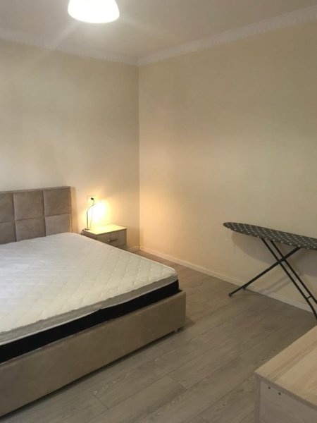 Tirane, jepet me qera apartament 1+1+Ballkon Kati 1, 70 m² 400 € (ALI DEMI)