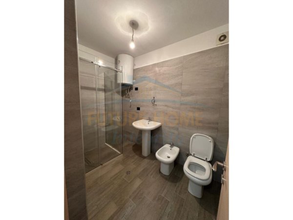 Tirane, shitet apartament Kati 7, 153 m² 260.610 € (Rr.Ali Demi)