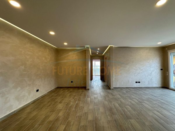 Tirane, shitet apartament Kati 7, 153 m² 260.610 € (Rr.Ali Demi)