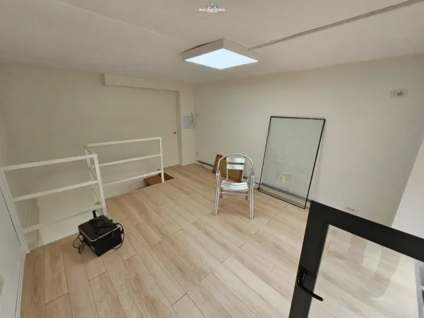 Tirane, jepet me qera dyqan Kati 1, 36 m² 350 € (5 maji)