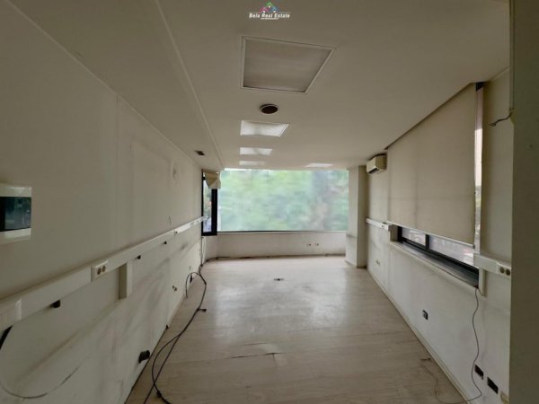 Tirane, jepet me qera zyre Kati 2, 140 m² 1.700 € (stacioni i trenit)