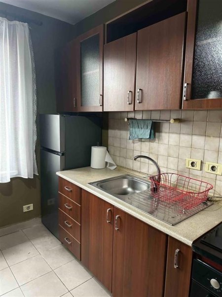 Tirane, jepet me qera apartament 1+1+Ballkon Kati 2, 56 m² 500 € 