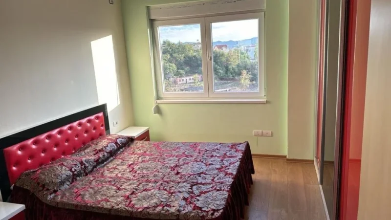 Tirane, jepet me qera apartament 2+1 Kati 5, 104 m² 500 € (fresku)