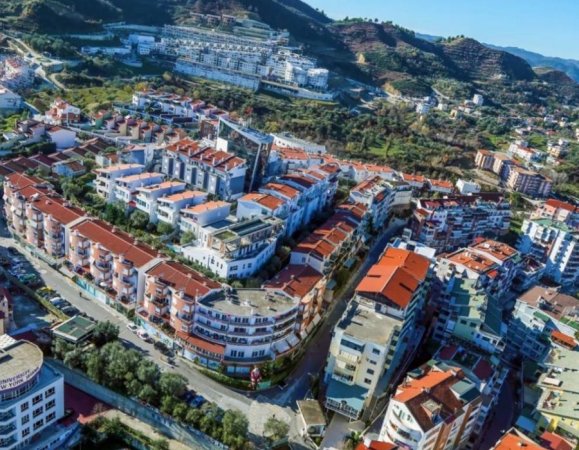 Tirane, jepet me qera apartament 2+1 Kati 3, 120 m² 600 € 