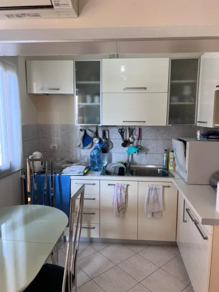 Tirane, shitet apartament 1+1+Ballkon Kati 5, 50 m² 80.000 € (Porcelan)