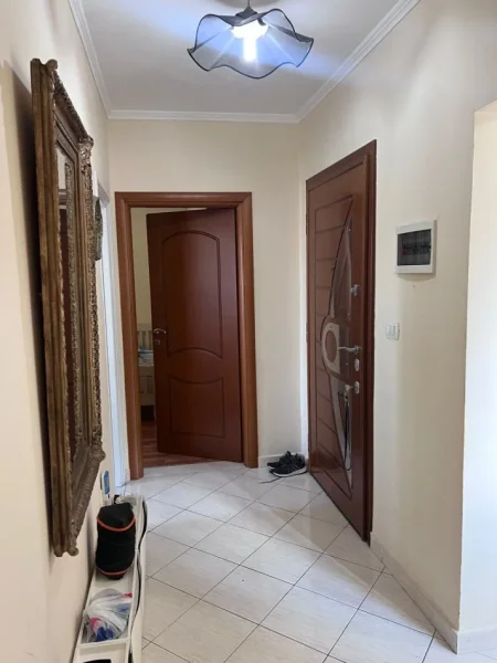 Tirane, shitet apartament 1+1+Ballkon Kati 5, 50 m² 80.000 € (Porcelan)