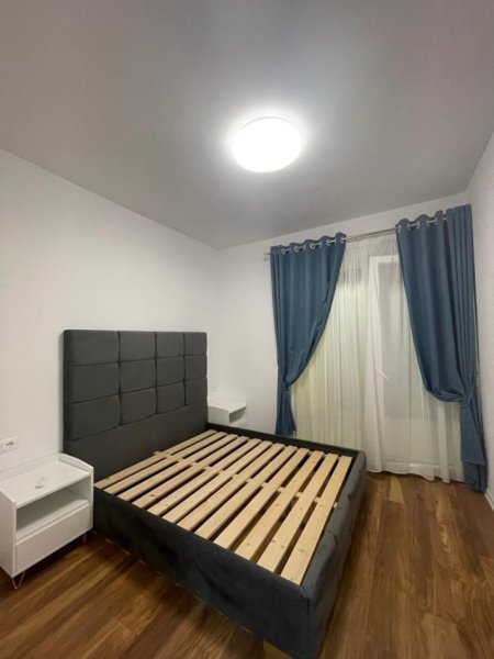 Tirane, jepet me qera apartament 1+1 Kati 10, 70 m² 400 € (Rruga tre deshmoret)