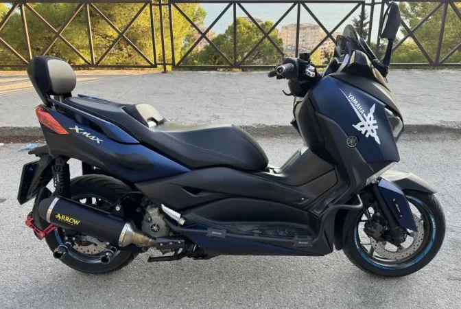 Durres, shes Motociklete Yamaha X Max , blu e errët 7.500 €