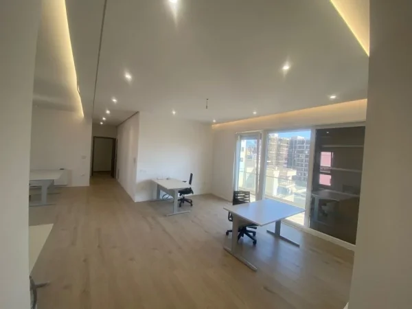 Tirane, jepet me qera zyre Kati 8, 140 m² 1.600 € (Selvia)