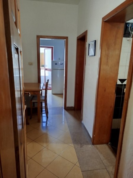 Shqiperi, jepet me qera garsonier 1+1 Kati 2, 30 m² 270 € (Stavri Themeli)
