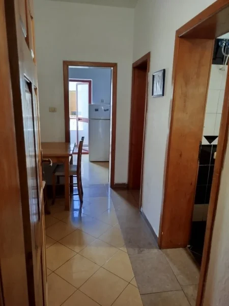 Shqiperi, jepet me qera garsonier 1+1 Kati 2, 30 m² 270 € (Stavri Themeli)