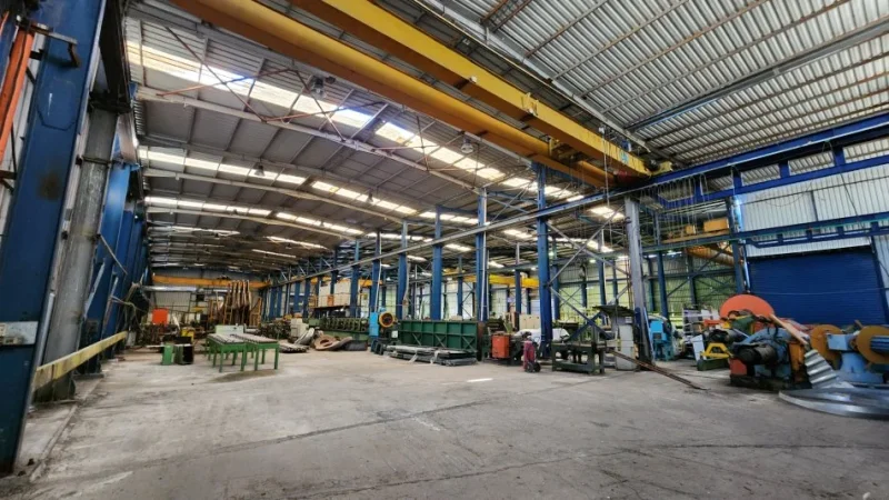 Lushnje, shes magazine Kati 0, 12.000 m² (1.2 km Nga qendra Qyteti Lushnje Prane Rrethrrotullimi Te Plasmasit)