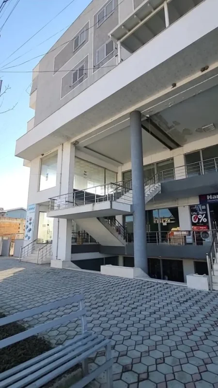 Lushnje, shes dyqan Kati 1, 350 m² (Shetitorja Stadiumit)