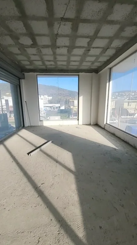 Lushnje, shes dyqan Kati 1, 350 m² (Shetitorja Stadiumit)