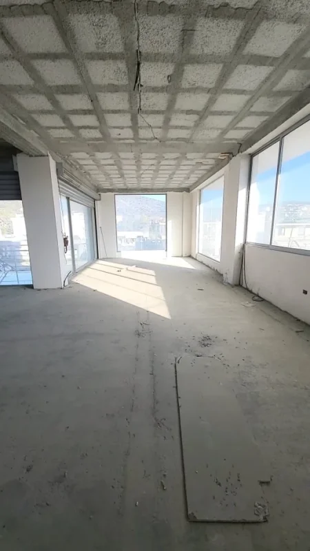 Lushnje, shes dyqan Kati 1, 350 m² (Shetitorja Stadiumit)