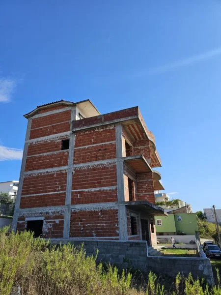 Durres, shitet shtepi 3 Katshe Kati 4, 575 m² 27.000.000 LEKE