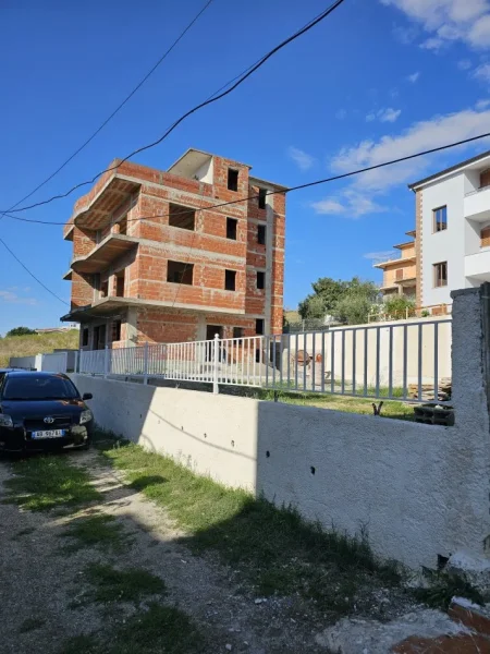 Durres, shitet shtepi 3 Katshe Kati 4, 575 m² 27.000.000 LEKE