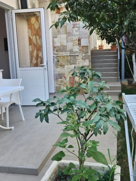 Sarande, jap me qera apartament 1+1 Kati 0, 60 m² 300 € (Apostol Cuni)