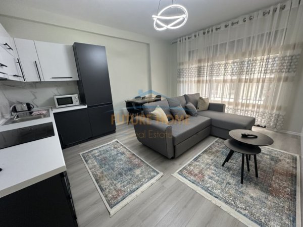 Tirane, jepet me qera apartament 2+1 Kati 7, 150 m² 950 € (Rruga e Durresit)