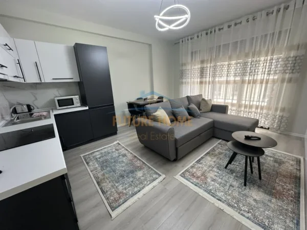 Tirane, jepet me qera apartament 2+1 Kati 7, 150 m² 950 € (Rruga e Durresit)