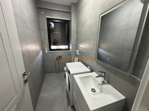 Tirane, jepet me qera apartament 2+1 Kati 7, 150 m² 950 € (Rruga e Durresit)