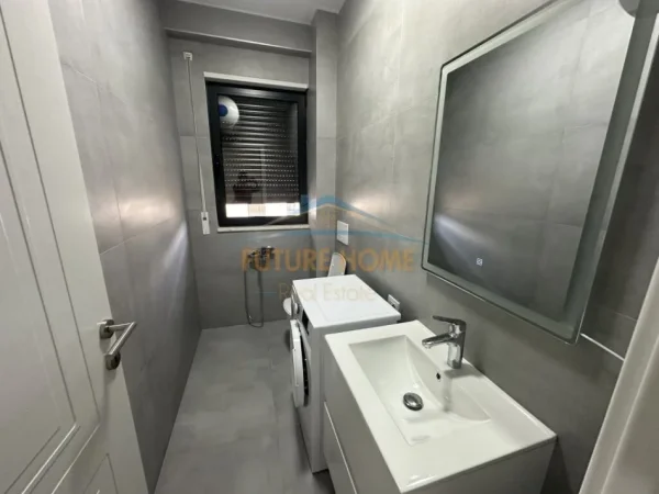 Tirane, jepet me qera apartament 2+1 Kati 7, 150 m² 950 € (Rruga e Durresit)