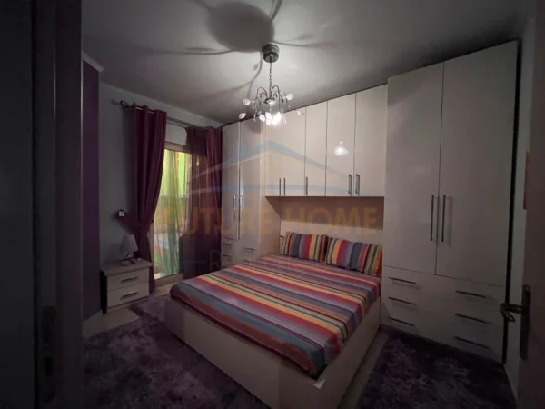 Tirane, jepet me qera apartament 2+1 Kati 4, 90 m² 800 € (Rruga e Barrikadave)