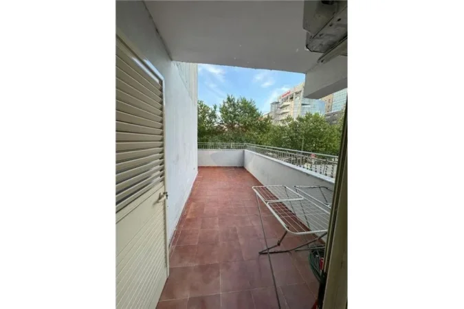 Tirane, jepet me qera 2+1 Kati 3, 120 m² 500 € (Laprake)