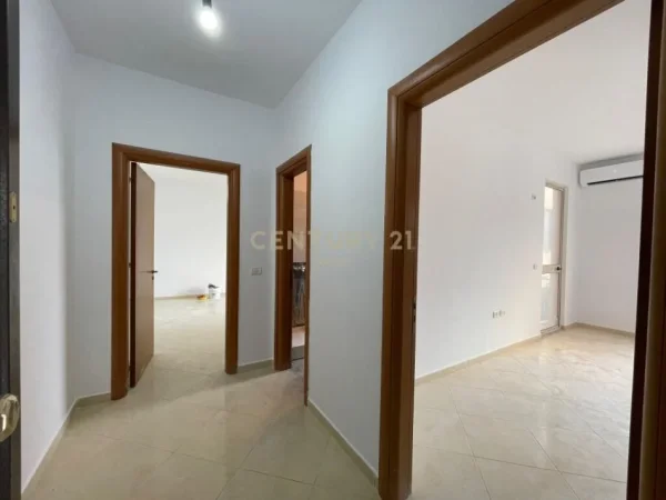 Tirane, jepet me qera apartament 1+1 Kati 1, 71 m² 400 € (yzberisht)