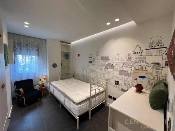 Tirane, jepet me qera apartament 2+1 Kati 1, 98 m² 800 € (rruga ura)