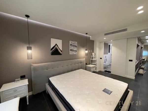 Tirane, jepet me qera apartament 2+1 Kati 1, 98 m² 800 € (rruga ura)