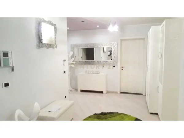 Tirane, jepet me qera apartament 3+1 Kati 2, 2.500 € (bllok)