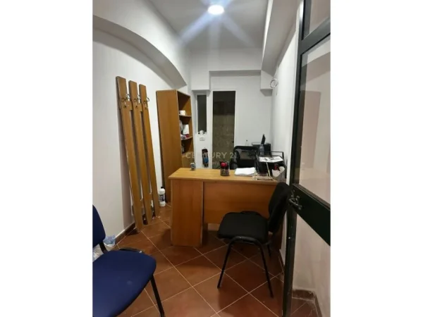 Tirane, shitet apartament 1+1 Kati 1, 20 m² (gjykata e tiranes)
