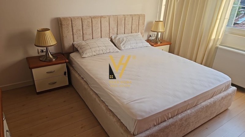 Tirane, jepet me qera apartament 3+1+Ballkon Kati 2, 132 m² 950 € (RRUGA E KAVAJES)